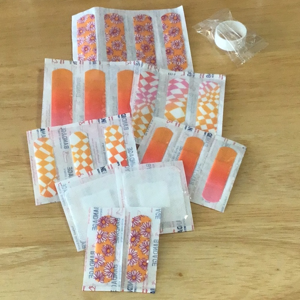 Careus 21 Count First Aid Kit - Picture 5 of 10